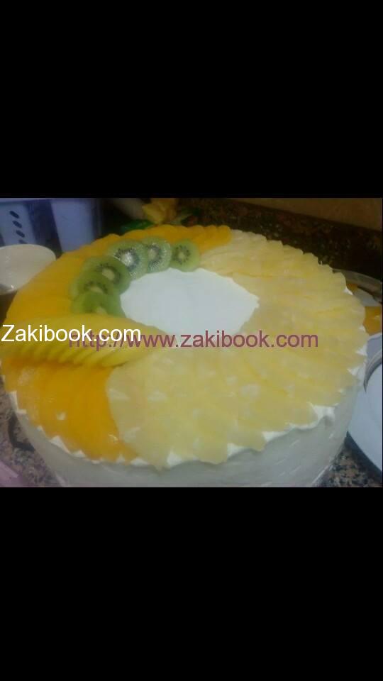 كيكة بالكريمة والفواكه