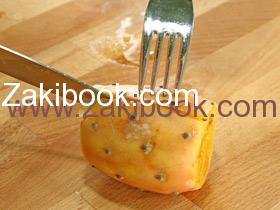 طريقة سهلة وسريعة لتقشير ثمرة الصبار دون لمسها