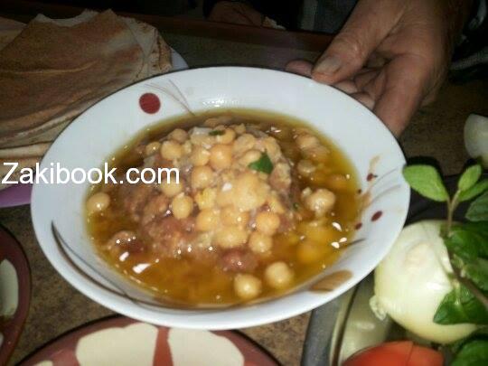 حمص وفول أزكي ترويقة لبنانية