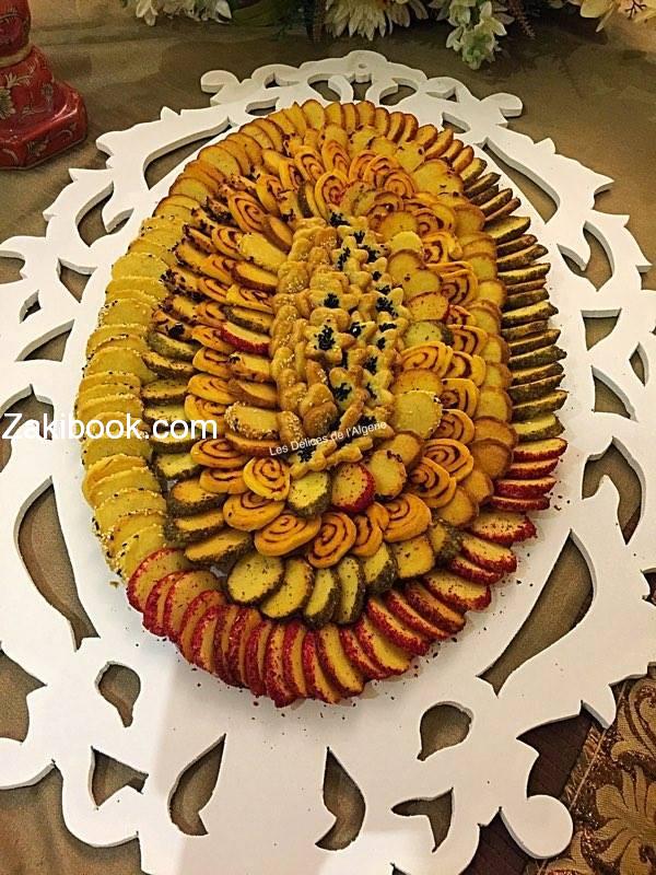 بتحب تشاهد وصفات بالصوت والصورة؟ اعمل اشتراك لقناة زاكي على اليوتيوب من هنا لتصلك جديد وصفاتنا بالفيديو: قناة زاكي على اليوتيوب عندك جوال ذكي؟ ممتاز كتير تفضل أحلى هدية من زاكي لعيونك, حمل على جوالك تطبيق زاكي, أقوى مرجع عربي لفن الطهي, من هنا: تطبيق زاكي للأجهزة الذكية عندك حساب على الفيس بوك؟ طيب شو بتنستى استفيد من وقتك وتعلم كل يوم وصفة جديدة على يد أمهر شيفات في الوطن العربي, بالانضمام لمجموعة زاكي وصفحة زاكي على الفيس: للانضمام على مجموعة زاكي من هنا للاعجاب بصفحة زاكي من هنا ومتابعة كل جديد احفظ موقع زاكي في المفضلة على جوالك, لتصلك دوماً جديد وصفاتنا مش هتلاقيها إلا في زاكي موقع زاكي لفن الطهي