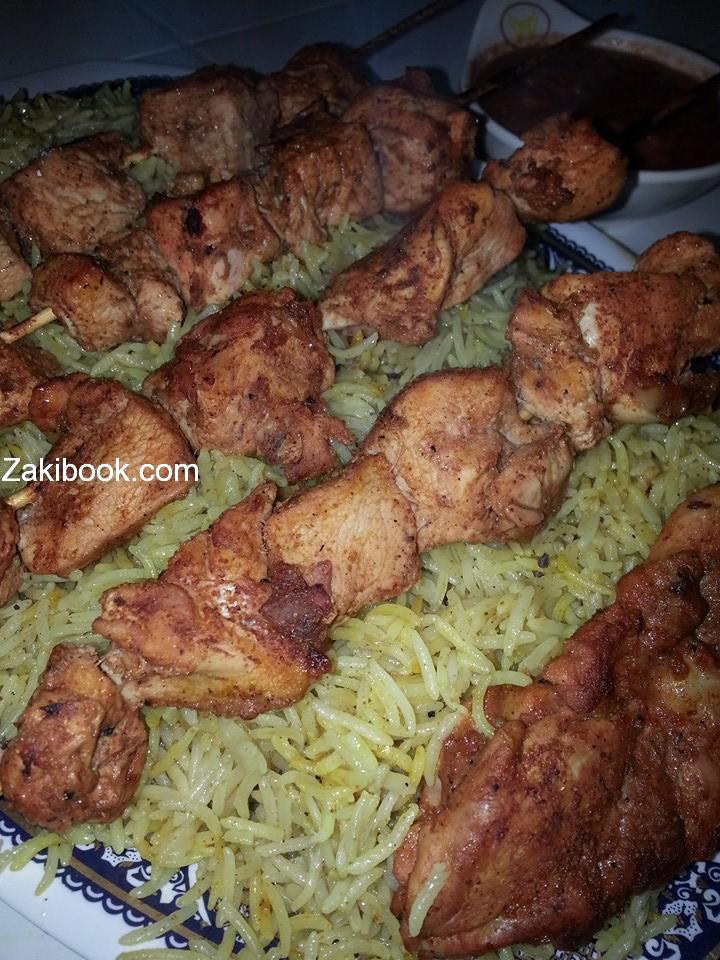 طريقة عمل أرز مبهر مع سلطة الدقوس المشطشطة