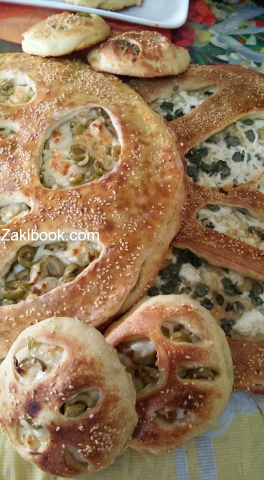 فطاير بالجبنه والزيتون وجبنه وزعتر