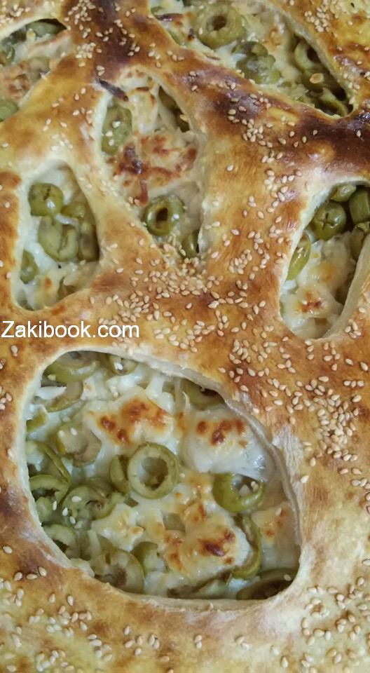 فطاير بالجبنه والزيتون وجبنه وزعتر