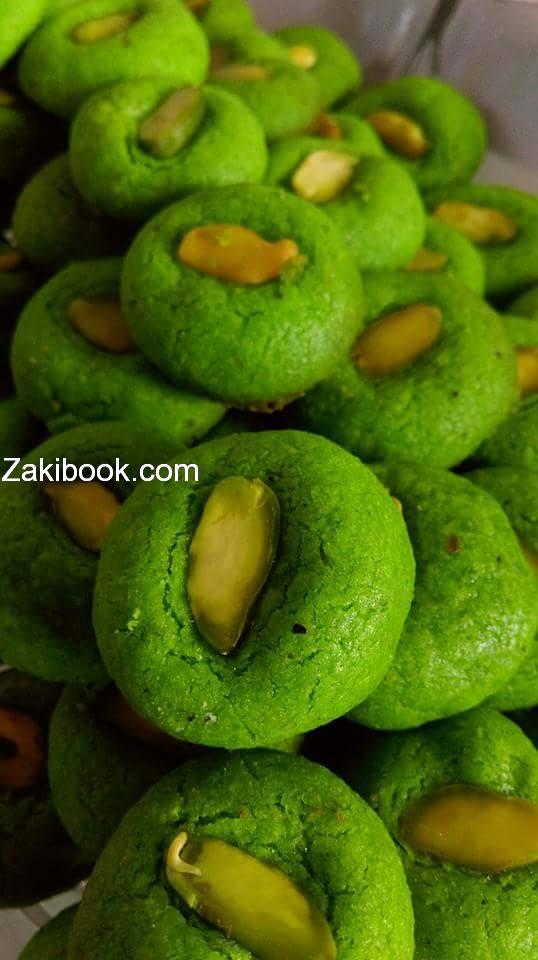 غريبة عادية وغريبة بالفستق والصور لو بتتكلم لنطقت