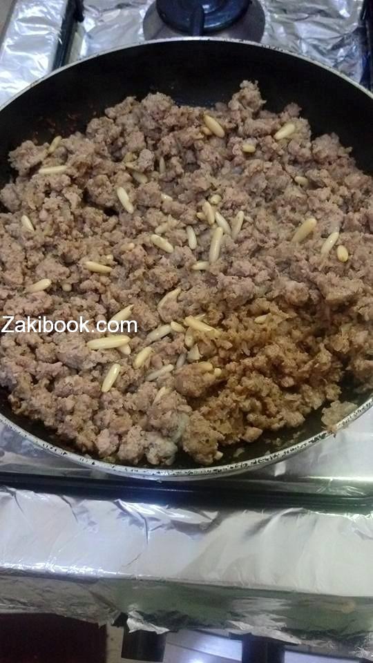 بتحب تشاهد وصفات بالصوت والصورة؟ اعمل اشتراك لقناة زاكي على اليوتيوب من هنا لتصلك جديد وصفاتنا بالفيديو: قناة زاكي على اليوتيوب  عندك جوال ذكي؟ ممتاز كتير تفضل أحلى هدية من زاكي لعيونك, حمل على جوالك تطبيق زاكي, أقوى مرجع عربي لفن الطهي, من هنا: تطبيق زاكي للأجهزة الذكية  عندك حساب على الفيس بوك؟ طيب شو بتنستى استفيد من وقتك وتعلم كل يوم وصفة جديدة على يد أمهر شيفات في الوطن العربي, بالانضمام لمجموعة زاكي وصفحة زاكي على الفيس: للانضمام على مجموعة زاكي من هنا  للاعجاب بصفحة زاكي من هنا ومتابعة كل جديد  احفظ موقع زاكي في المفضلة على جوالك, لتصلك دوماً جديد وصفاتنا مش هتلاقيها إلا في زاكي موقع زاكي لفن الطهي