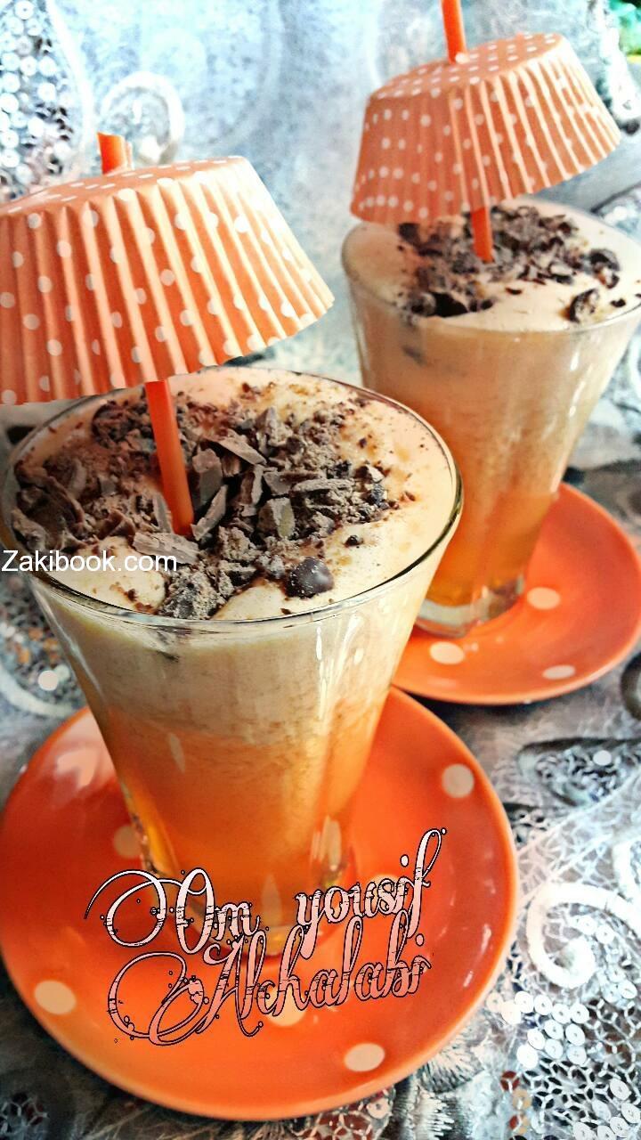 عصير سموثي منعش بعده نكهات