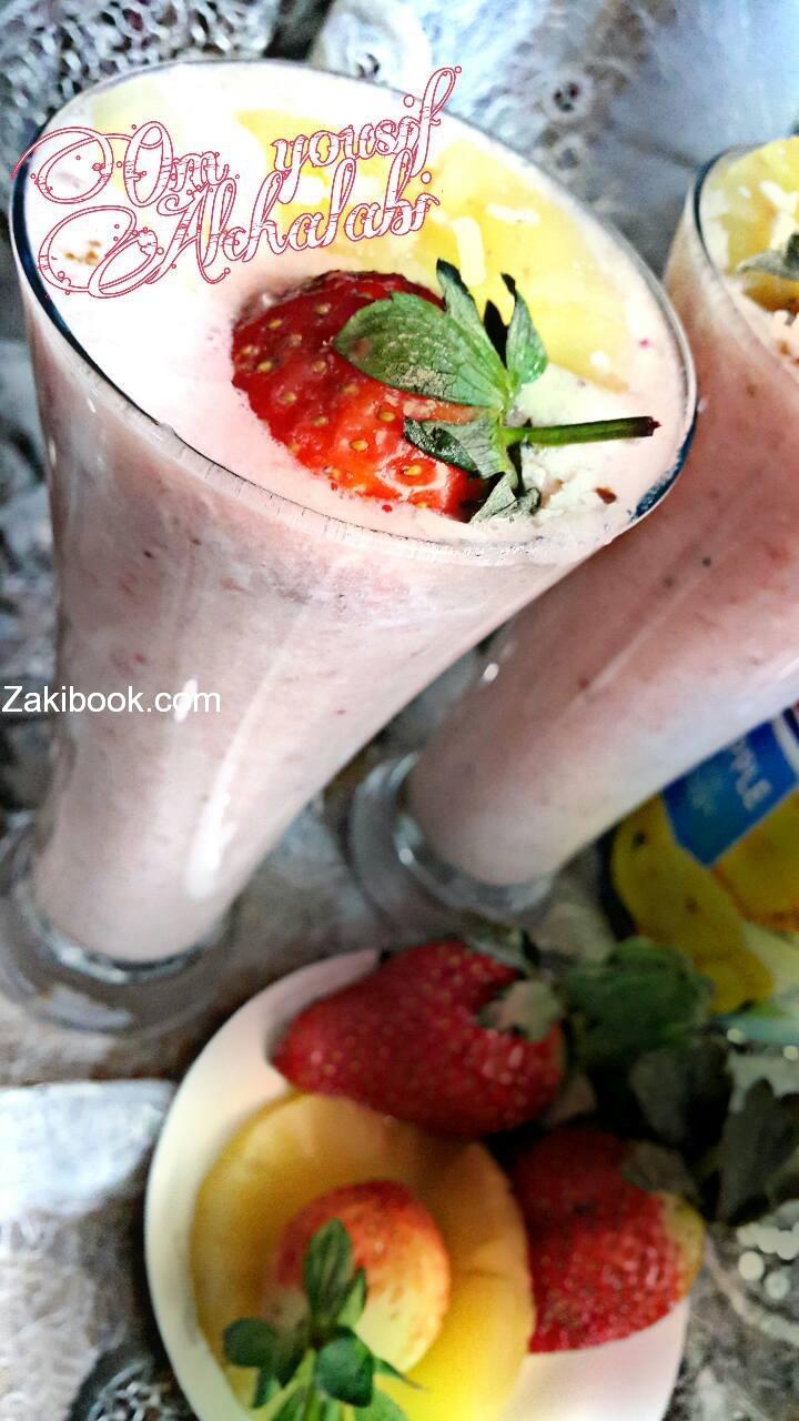 عصير سموثي منعش بعده نكهات