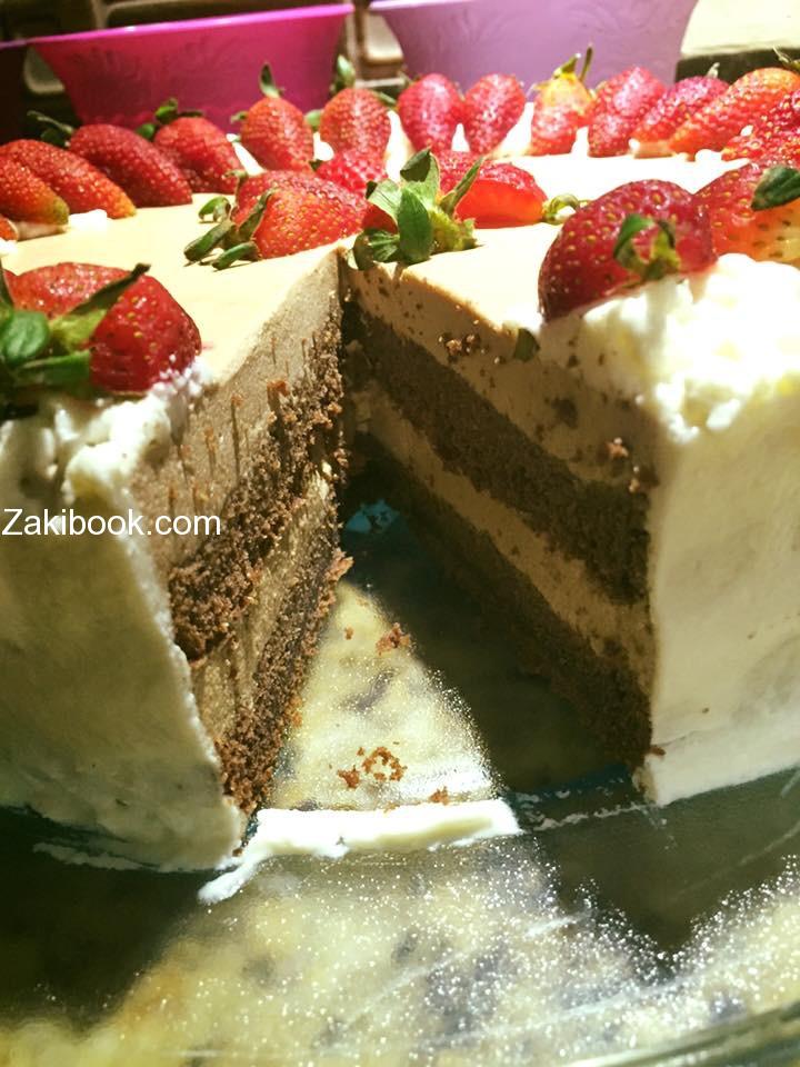 كيكة إسفنجي محشي بموس الشكولاتة