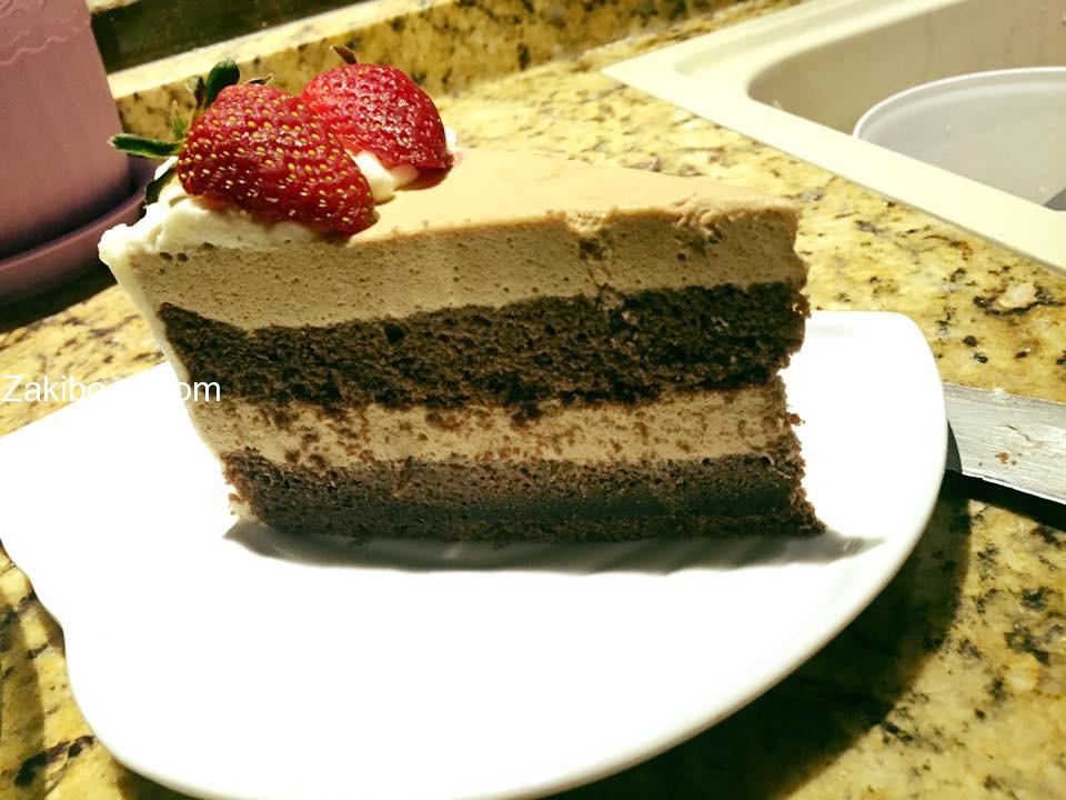 كيكة إسفنجي محشي بموس الشكولاتة