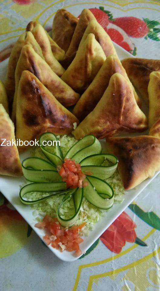 أقراص السبانخ البلدي مع البصل الأخضر البلدي