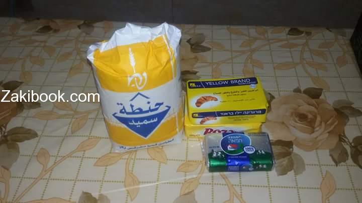 كعك بالسميد طري وبذوب بالتم