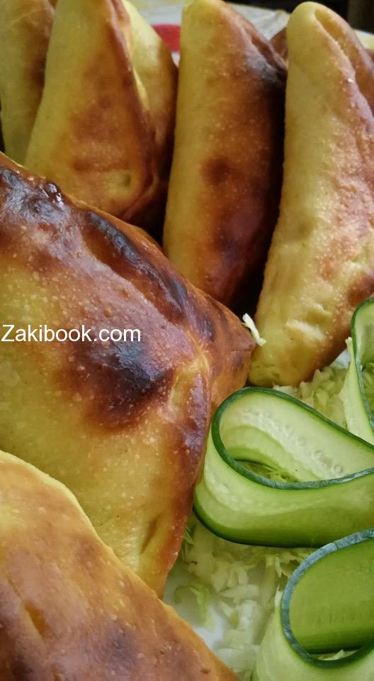 أقراص السبانخ البلدي مع البصل الأخضر البلدي