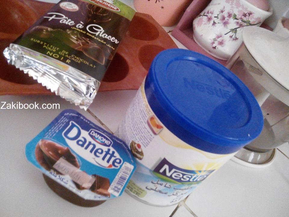 قوالب الشكولاتة المحشية ببودنج الموز