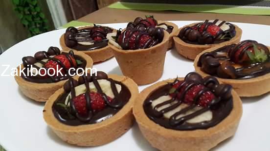 تارتات صغيرة بجناش الشوكولا و الكراميل بعجينة تذوب بالفم