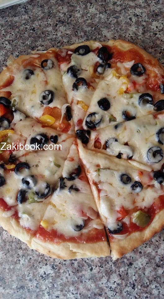 بيتزا سريعة وسهلة بعجينة العشر دقائق