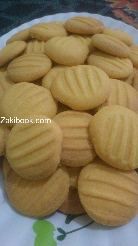 بسكويت الكاسترد هش وخفيف غير شكل