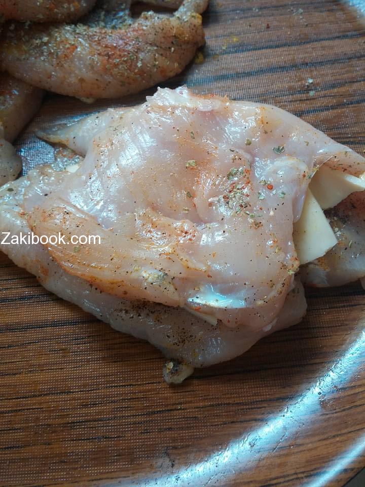 أفضل طريقة لعمل صدور الدجاج المحشية بالجبنة