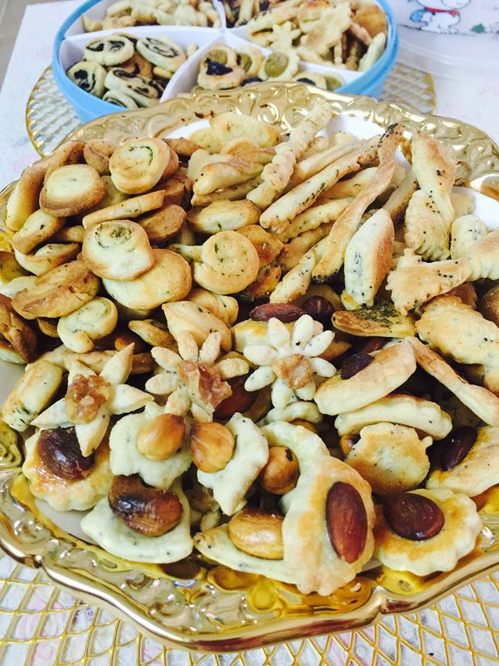 مقرمشات او مملحات صغيره بالجبن والزعتر والمكسرات