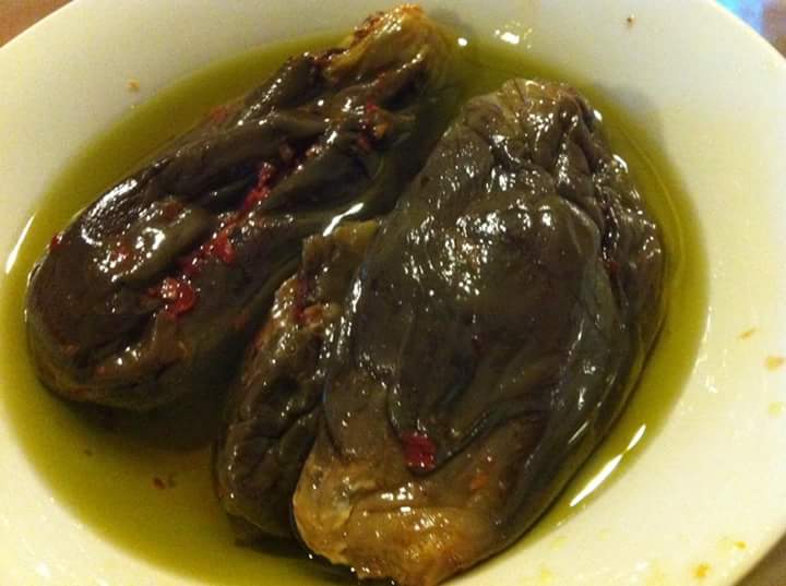 فطوري اليوم مكدوس وشاي