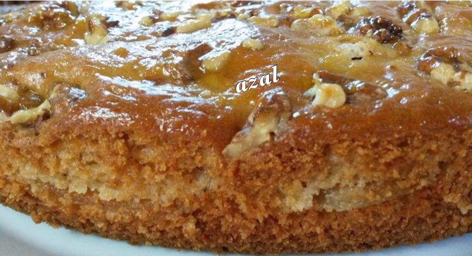 كيكة التفاح بالجوز المزينة بالنوتيلا