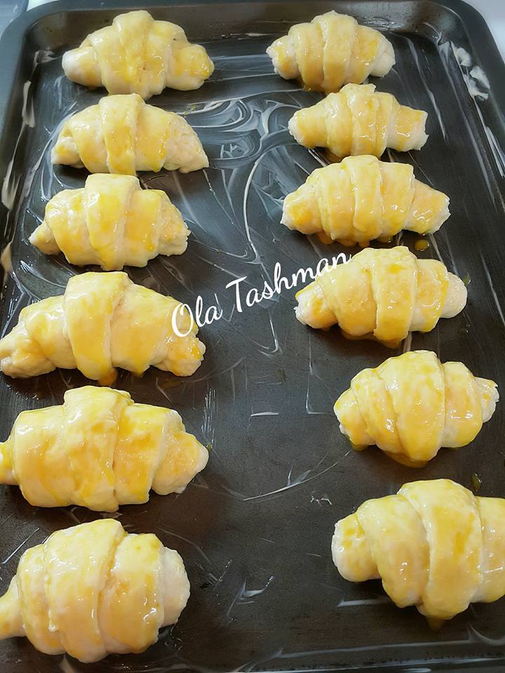 كرواسون مورق بالزبدة محشي شكولاتة