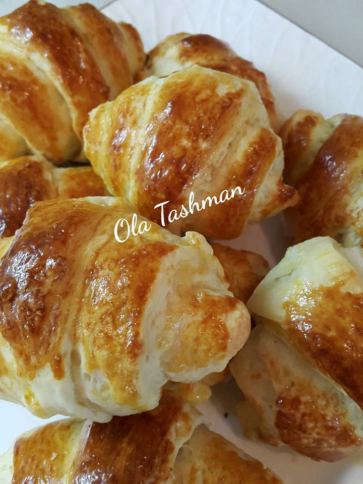 كرواسون مورق بالزبدة محشي شكولاتة