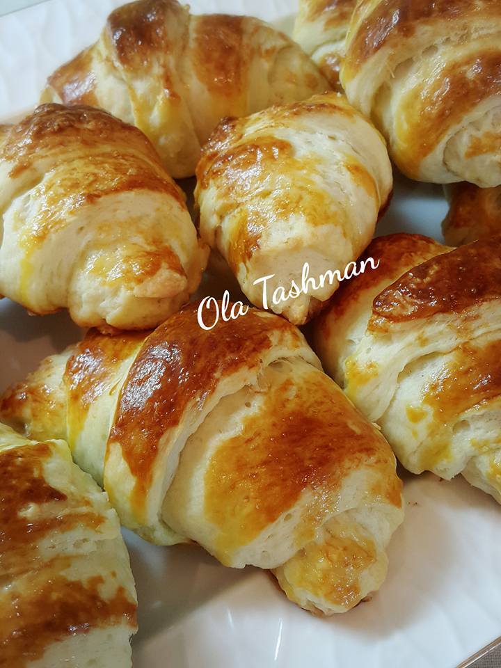 كرواسون مورق بالزبدة محشي شكولاتة