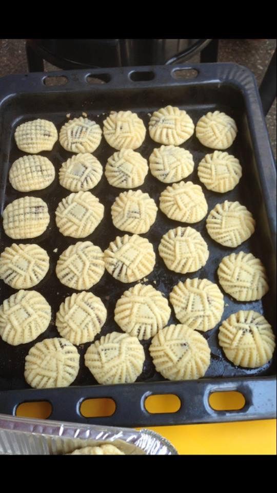 المعمول بحشو التمر والله إنو غير شكل