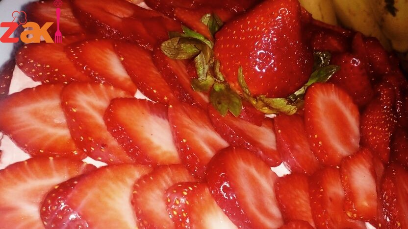 حلا الفراولة وين التشجيع والتعليقات يا زاكيات