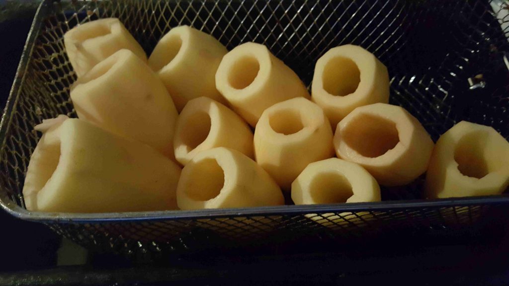 محشي البطاطا مع صوص البندوره