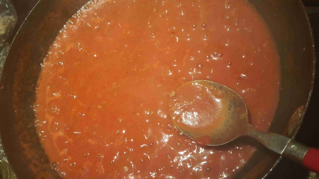 محشي البطاطا مع صوص البندوره