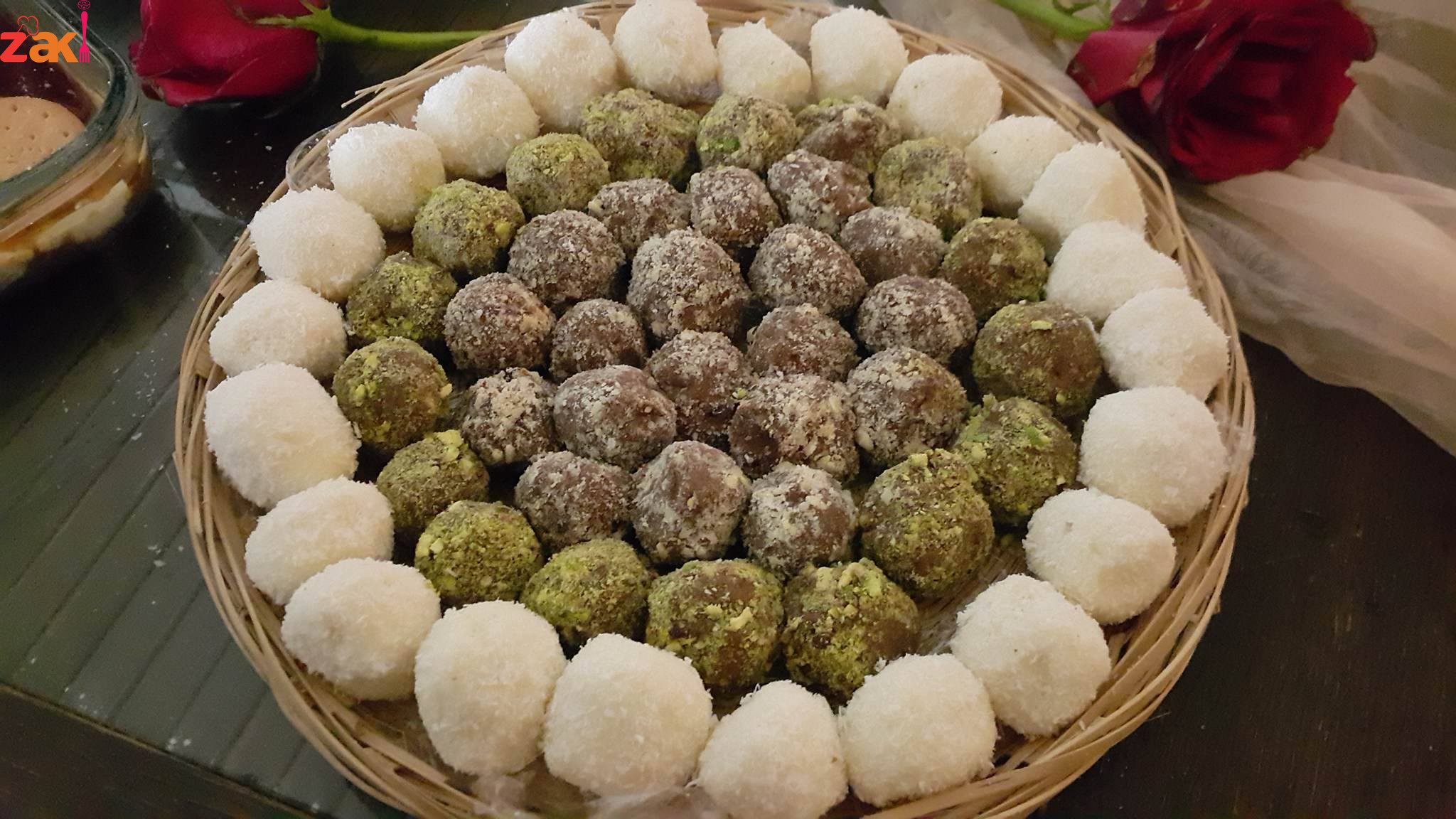 كرات التمر الطعم خرافي والطريقة سهلة وسريعة