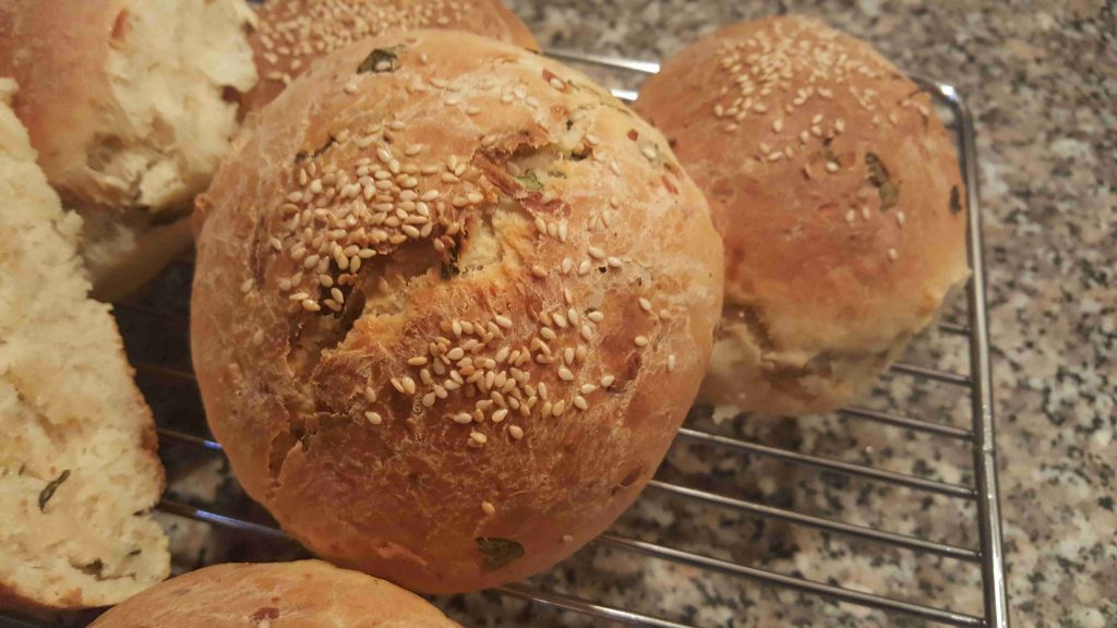 خبز بالجبن والاعشاب 