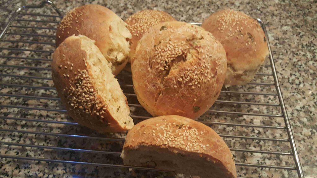 خبز بالجبن والاعشاب