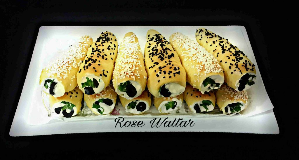 اقماع الفطائر بالجبنه الكريمي والزيتون كثير زاكي تنفع للفطائر 