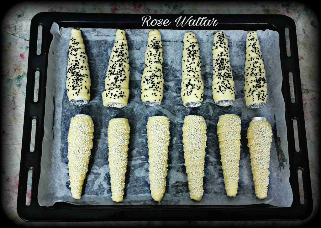 اقماع الفطائر بالجبنه الكريمي والزيتون كثير زاكي تنفع للفطائر