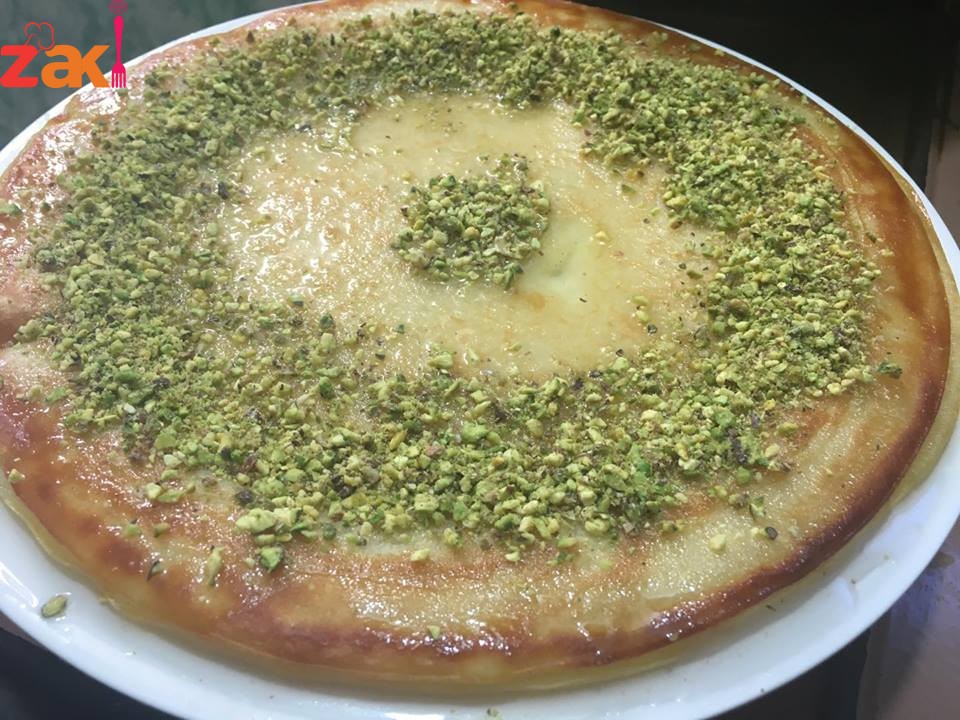 قطايف بالجبنه وسويتها بحجم وشكل الكنافه ودائماً اسويها وكل مره اطيب من الثانيه