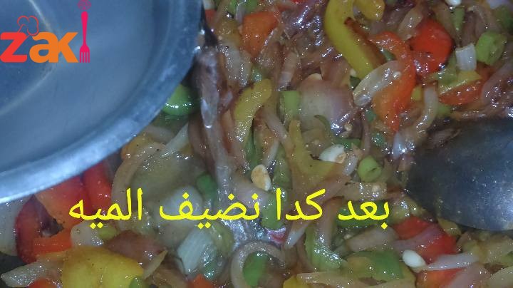 اوراك الدجاج بالبصل والفلفل الألوان لذيذه وخفيفة وسهله ان شاء الله تعجبكم