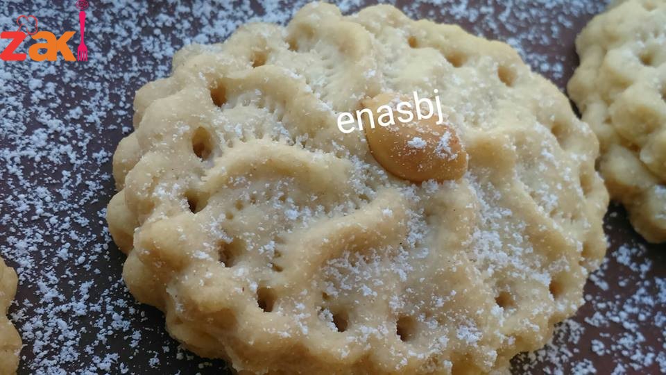 مش معقول عيد بلا معمول اكتب تعليق وتصلك طريقة العجين الهشة والحشوة الرائعة