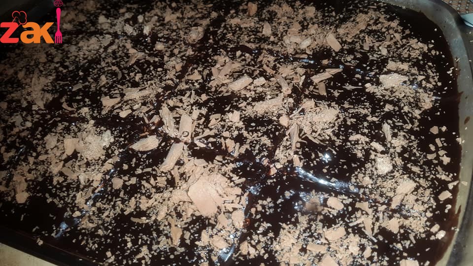 أسهل كيكة شكولاتة مع طريقة خيالية لصوص الشكولاتة يم يم 