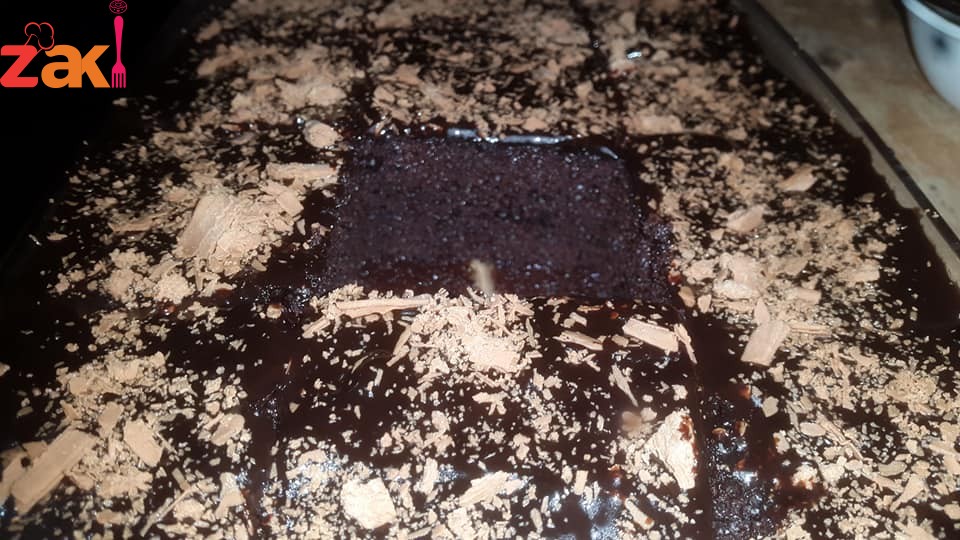 أسهل كيكة شكولاتة مع طريقة خيالية لصوص الشكولاتة يم يم 