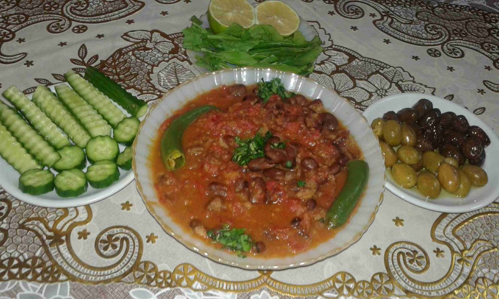 السلسه الثانيه من مقبلاتي اللذيذه حمص بطحينه وفول مدمس بالبندوره والفلفل الحار ملكة المقبلات