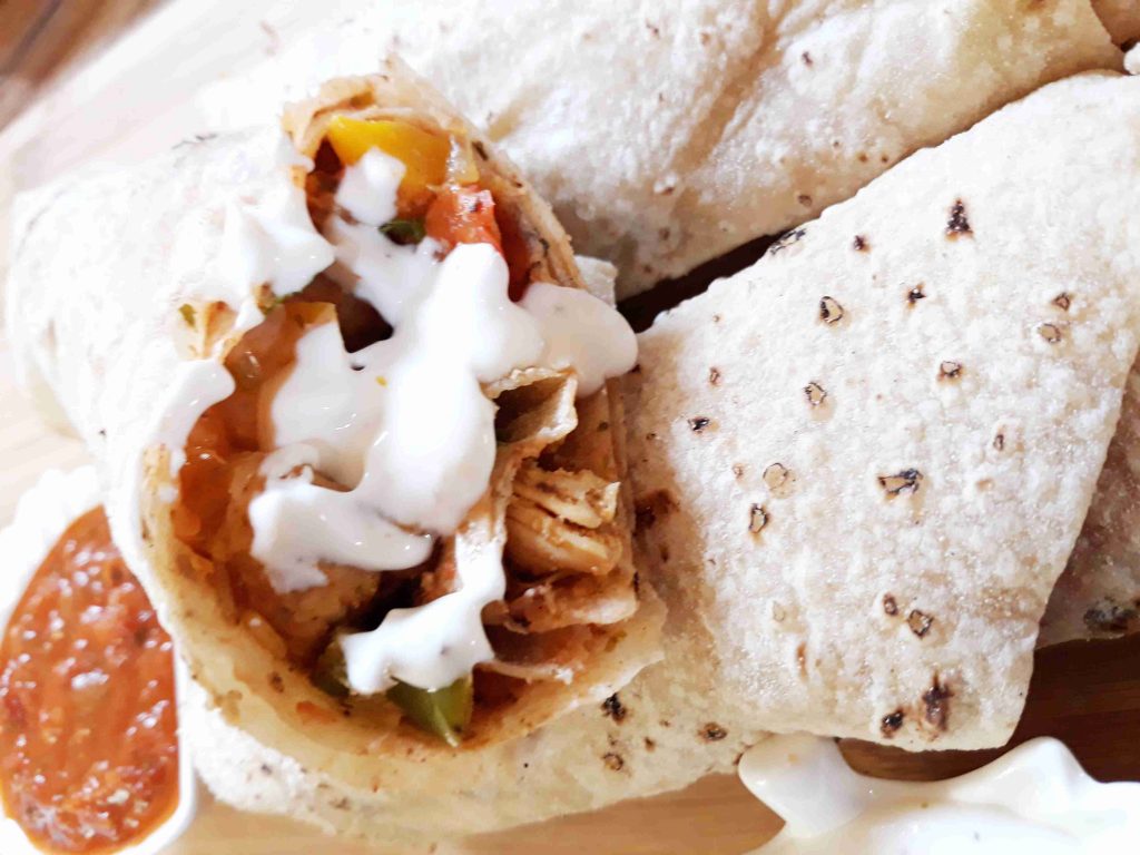 فاهيتا الدجاج الحار او المكسكاني مع الصوص المكسيكي ولااا اطيب تلبيه طلب خاص من الصديقه العزيزه ام البنات