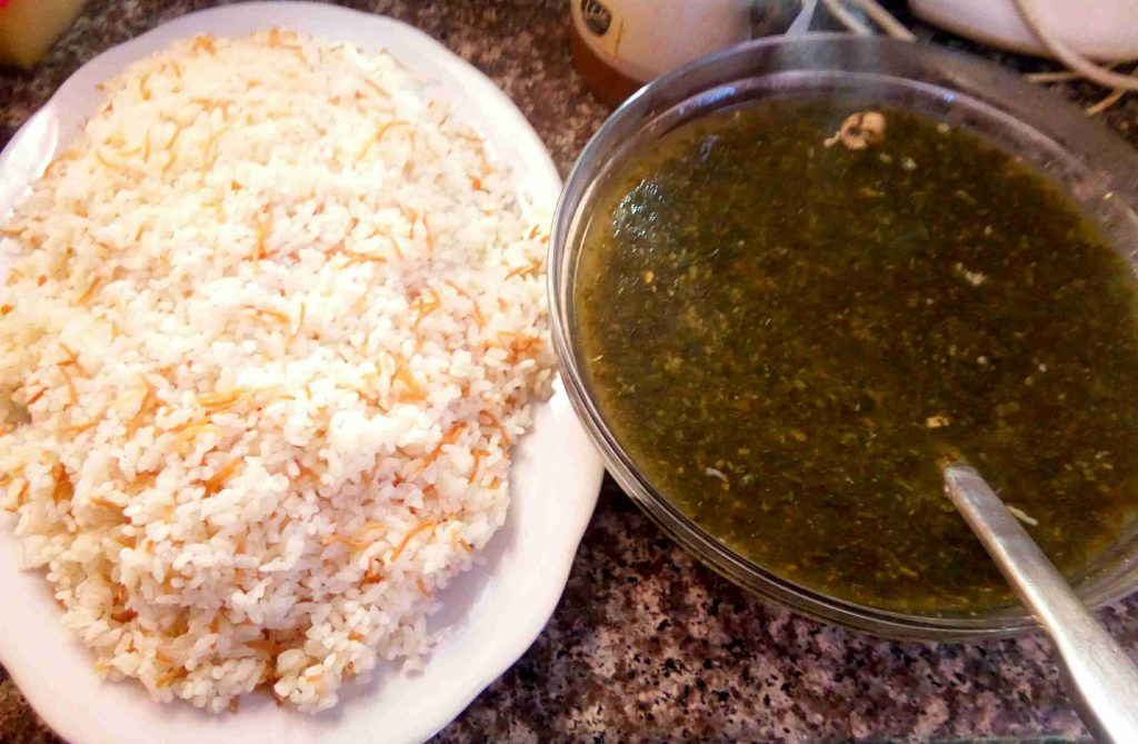 ملوخية مع رز بشعيرية