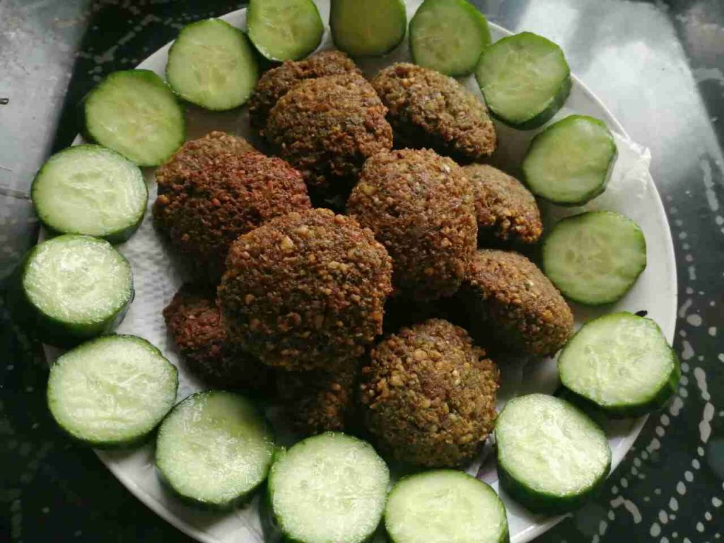 حمص وفلافل بيتي