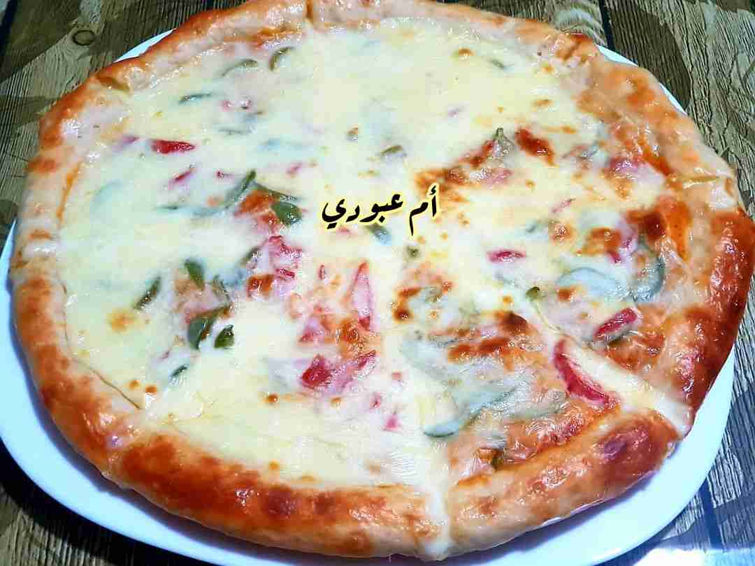 البيتزا بكل تفاصيلها من صلصه و جبنه و عجينه و بطعم خيال ملكة رمضان