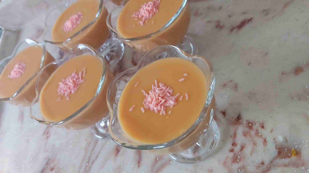 وصفتنا اليوم حلا بارد وكثير سهل وكلش طيب😋 وصفتنا متاخذ ٢٠ دقيقة من الوقت... محلبي بالكراميل .... ملكة رمضان...