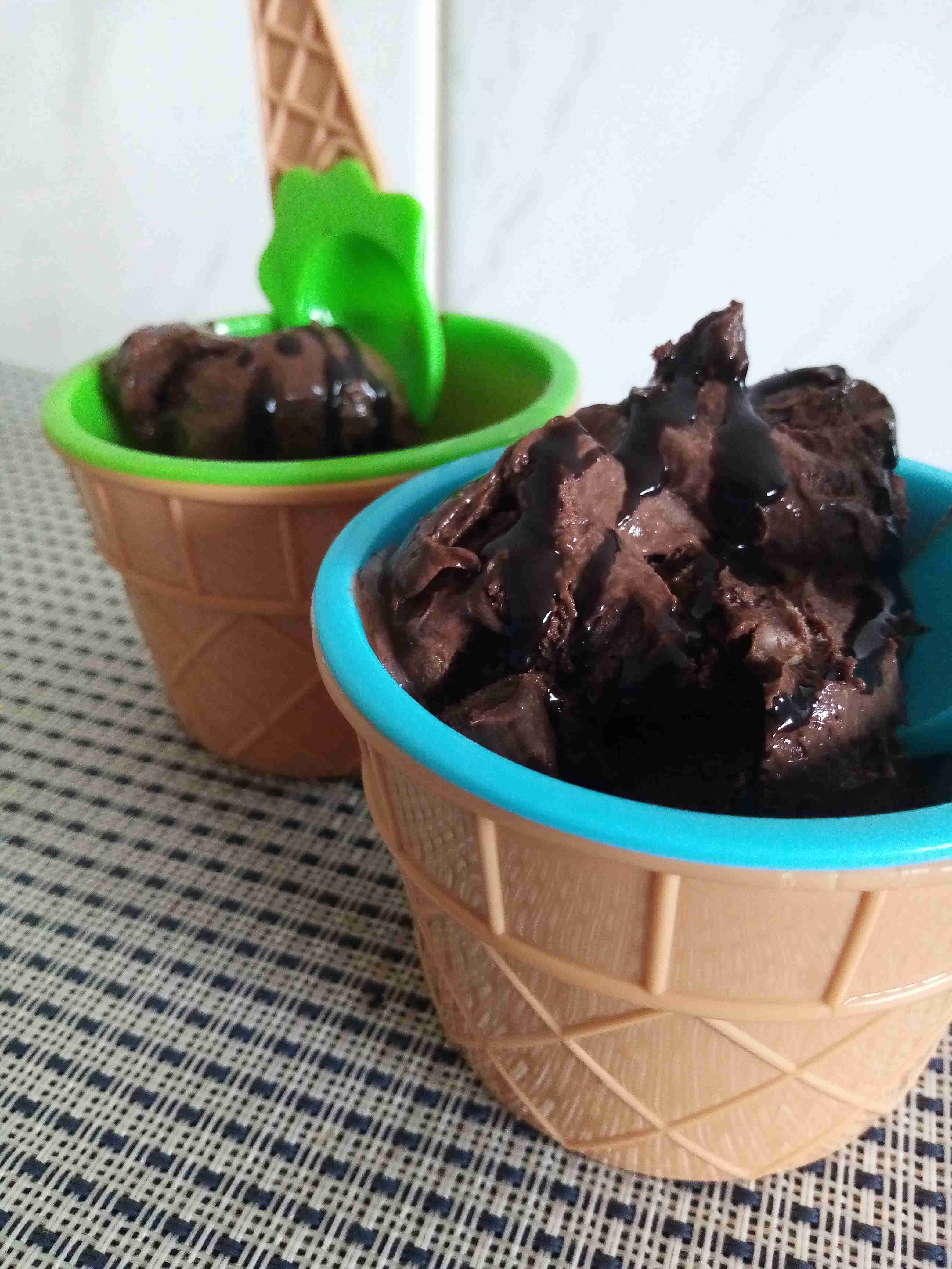 ايس كريم الشوكولاته بخطوتين ولا اسهل