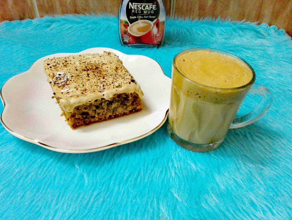 كيكة القهوه المميزه مغطاه بكريمة النسكافيه لمحبي القهوه بطعم لذييييذ 