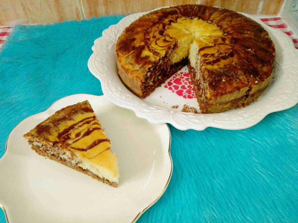 كيك بنكهتين بدون فرن مطهو عالغاز بالملح ملكة الكيك 